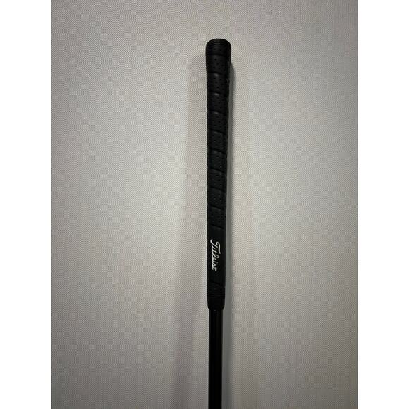 Titleist Select Custom Graphite Technology gold club 981 Iron 8 right handed - Picture 5 of 5